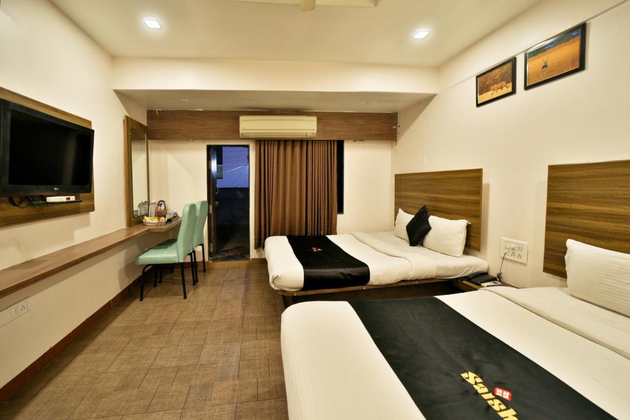 Saish Hotel Shirdi Exterior foto