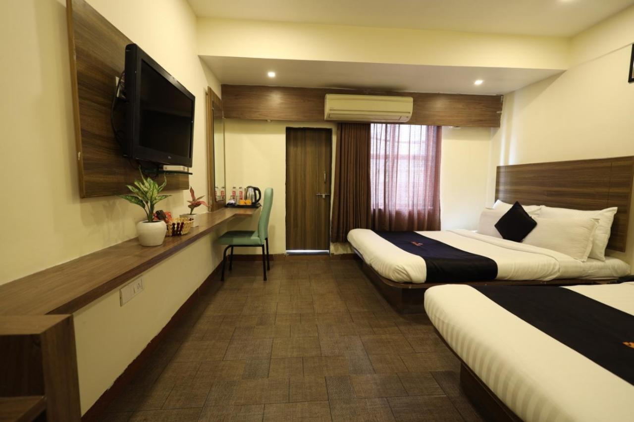 Saish Hotel Shirdi Exterior foto