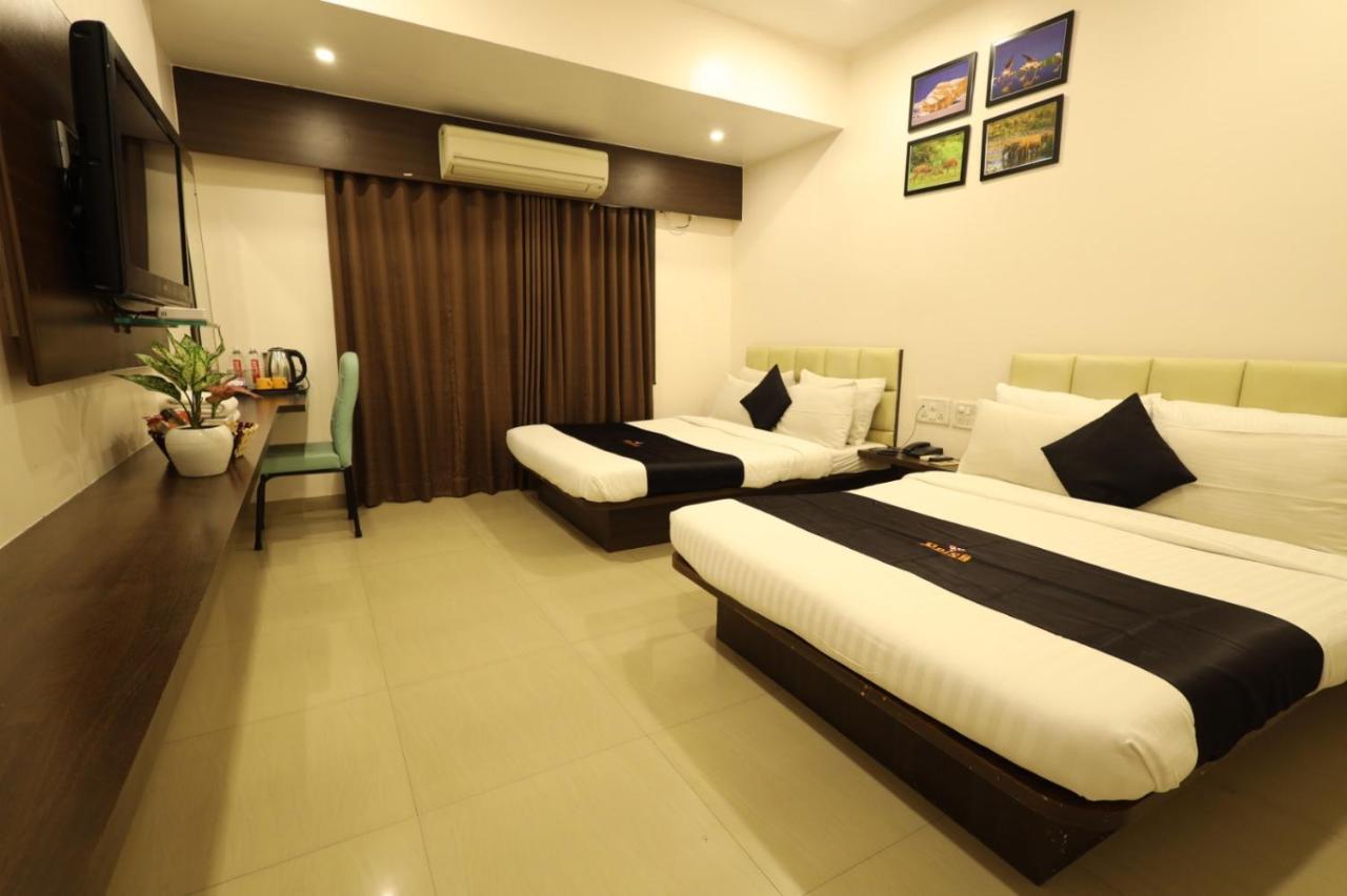 Saish Hotel Shirdi Exterior foto