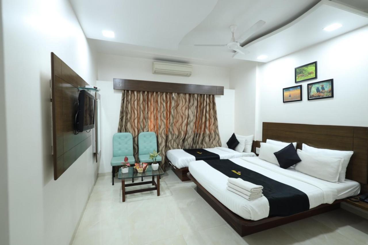 Saish Hotel Shirdi Exterior foto