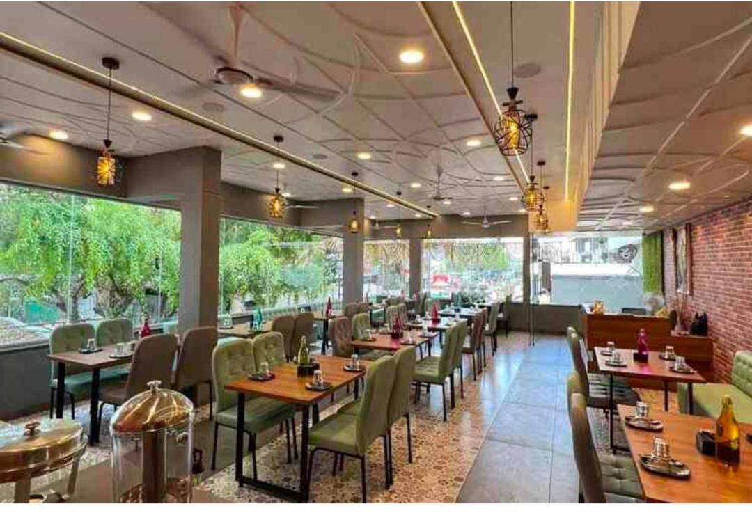 Saish Hotel Shirdi Exterior foto